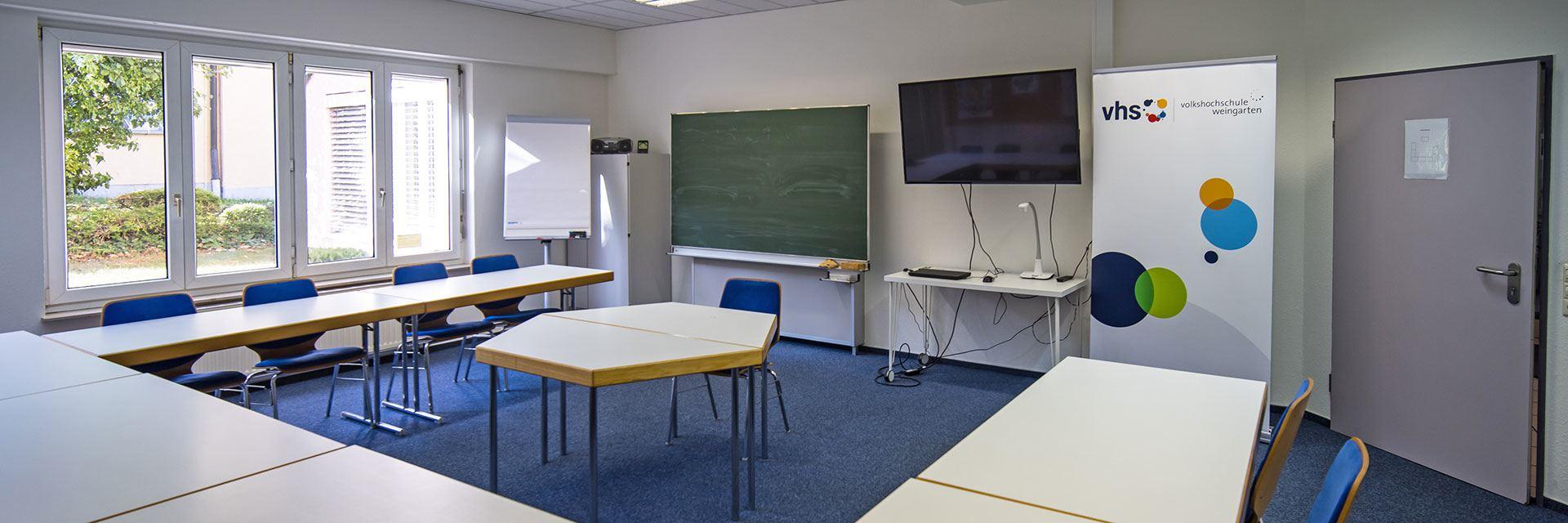 Bild zeigt einen Schulungsraum der Volkshochschule Weingarten